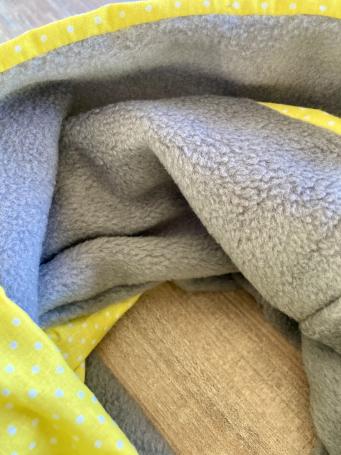 Rundschal - Baumwolle, Fleece - handmade- Unikat - gelb, weiß, grau, - Punkte