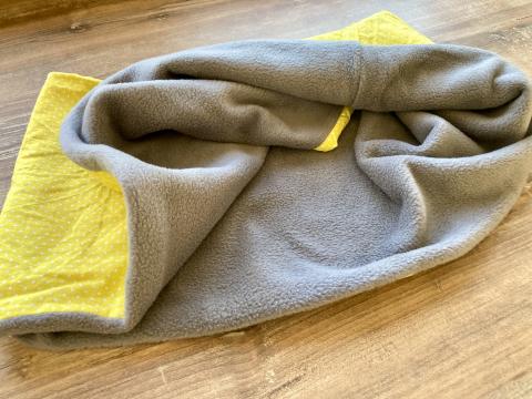 Rundschal - Baumwolle, Fleece - handmade- Unikat - gelb, weiß, grau, - Punkte